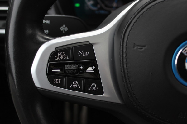 BMW iX3 High Executive 80 kWh / SoH 98.4% / Trekhaak / Panoramadak / 360Camera / Head-up / 20'' / Leder / Harman Kardon / Sfeerverlichting / Dodehoek / DAB / Stuur+Stoelverwarming / ACC
