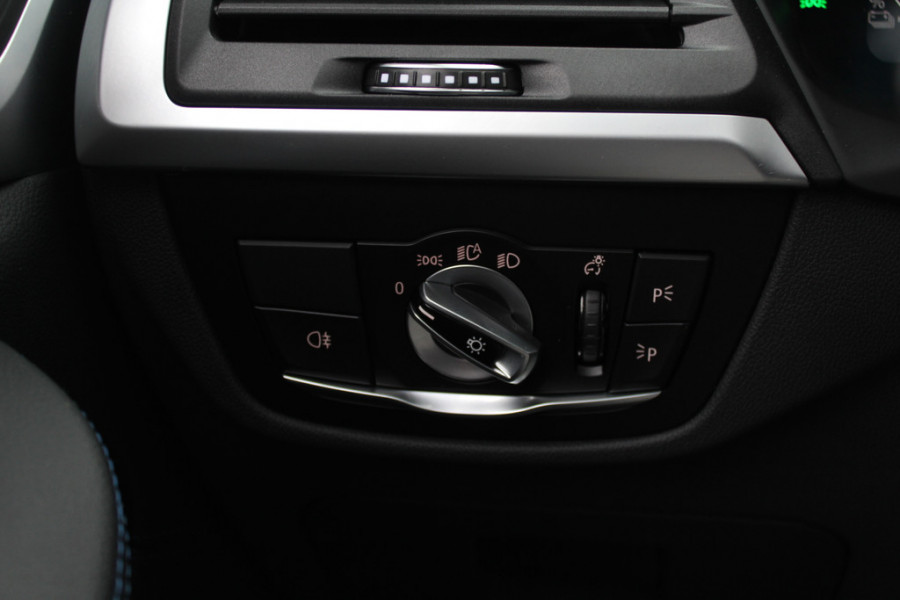 BMW iX3 High Executive 80 kWh / SoH 98.4% / Trekhaak / Panoramadak / 360Camera / Head-up / 20'' / Leder / Harman Kardon / Sfeerverlichting / Dodehoek / DAB / Stuur+Stoelverwarming / ACC
