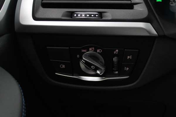 BMW iX3 High Executive 80 kWh / SoH 98.4% / Trekhaak / Panoramadak / 360Camera / Head-up / 20'' / Leder / Harman Kardon / Sfeerverlichting / Dodehoek / DAB / Stuur+Stoelverwarming / ACC