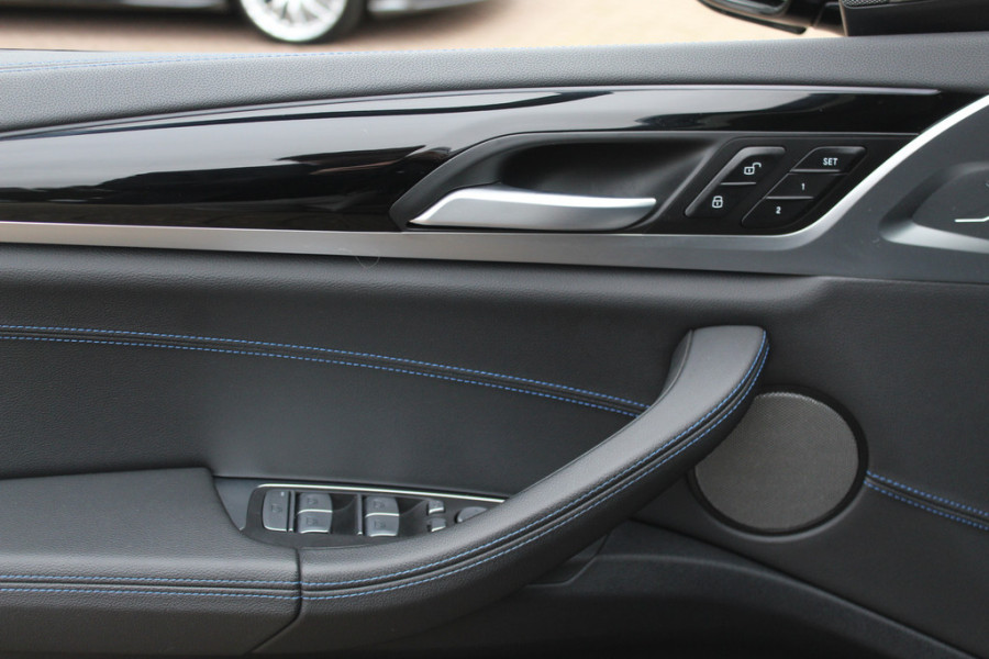 BMW iX3 High Executive 80 kWh / SoH 98.4% / Trekhaak / Panoramadak / 360Camera / Head-up / 20'' / Leder / Harman Kardon / Sfeerverlichting / Dodehoek / DAB / Stuur+Stoelverwarming / ACC