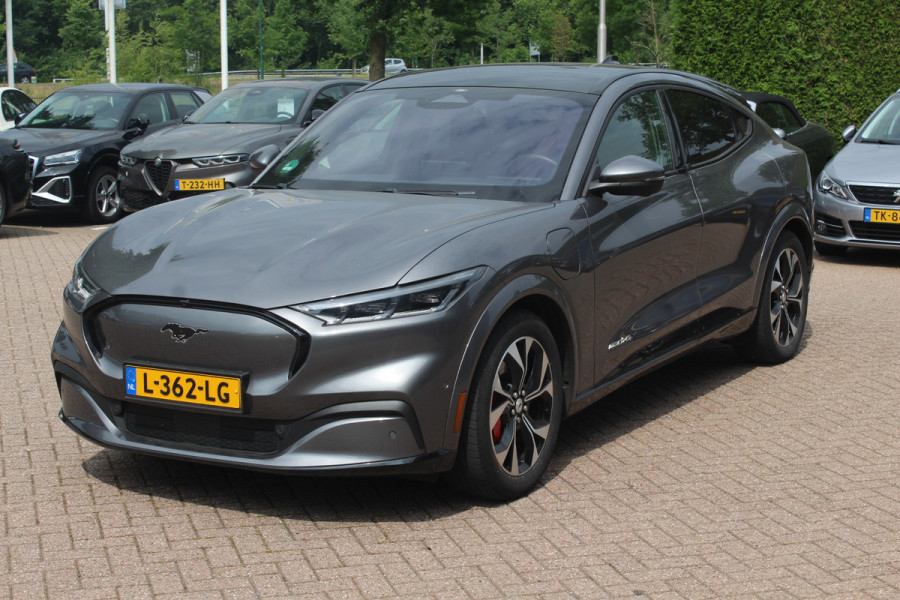 Ford Mustang Mach-E Extended First Edition AWD 98 kWh / SoH 94.9% / Trekhaak / Panoramadak / Camera / Leder / 19'' / B&O / Keyless / DAB / Dodehoek / ACC / Navigatie / Sfeerverlichting / Stoelverwarming