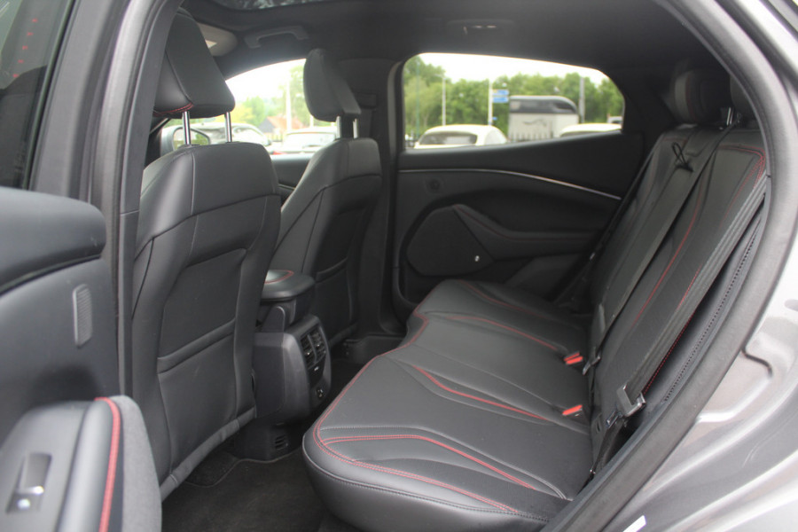 Ford Mustang Mach-E Extended First Edition AWD 98 kWh / SoH 94.9% / Trekhaak / Panoramadak / Camera / Leder / 19'' / B&O / Keyless / DAB / Dodehoek / ACC / Navigatie / Sfeerverlichting / Stoelverwarming