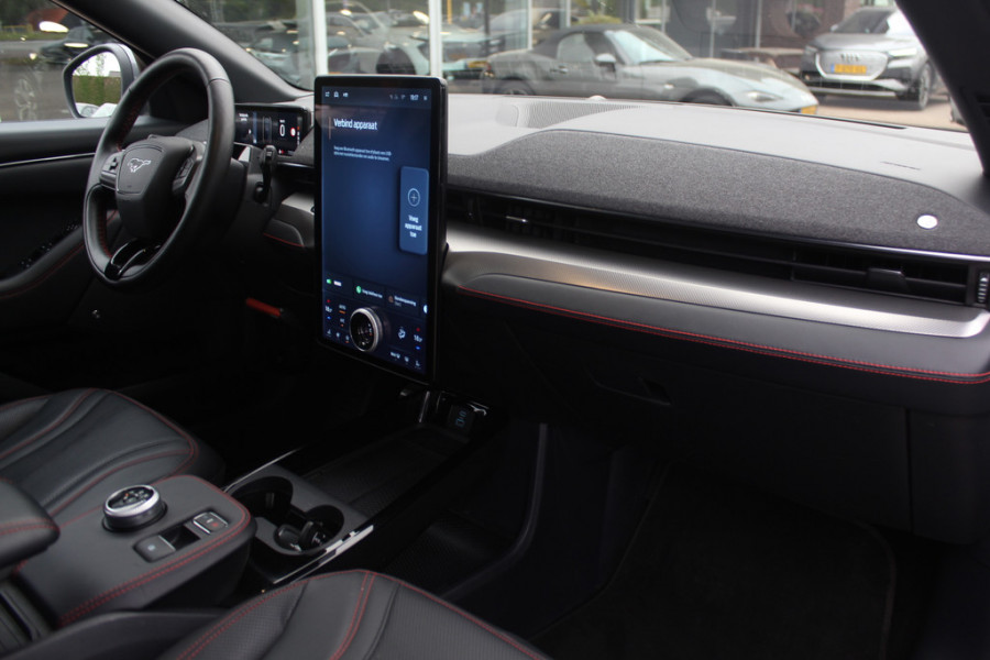 Ford Mustang Mach-E Extended First Edition AWD 98 kWh / SoH 94.9% / Trekhaak / Panoramadak / Camera / Leder / 19'' / B&O / Keyless / DAB / Dodehoek / ACC / Navigatie / Sfeerverlichting / Stoelverwarming