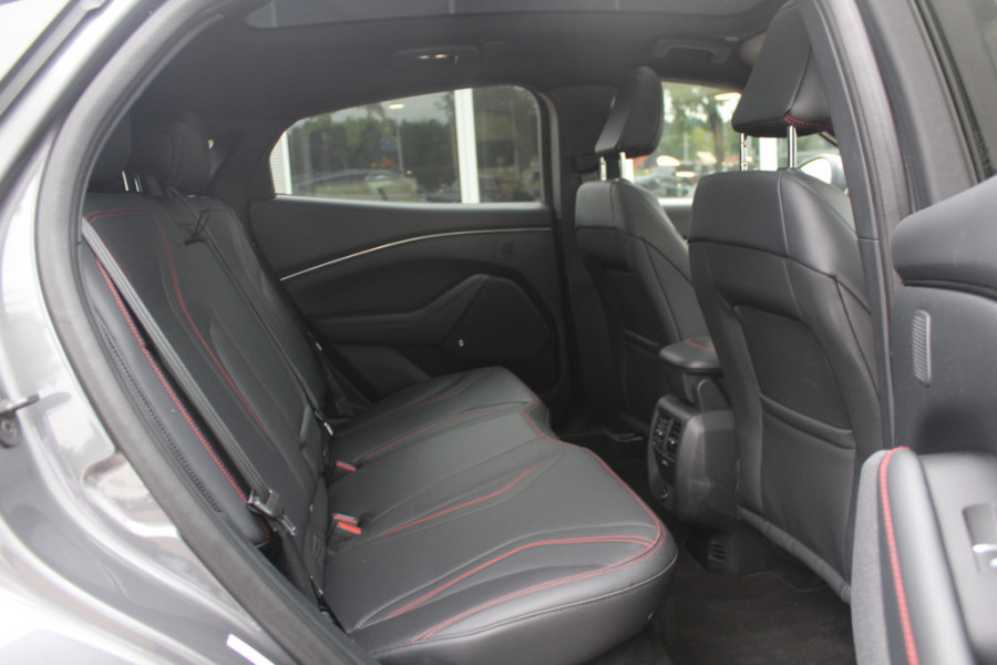 Ford Mustang Mach-E Extended First Edition AWD 98 kWh / SoH 94.9% / Trekhaak / Panoramadak / Camera / Leder / 19'' / B&O / Keyless / DAB / Dodehoek / ACC / Navigatie / Sfeerverlichting / Stoelverwarming