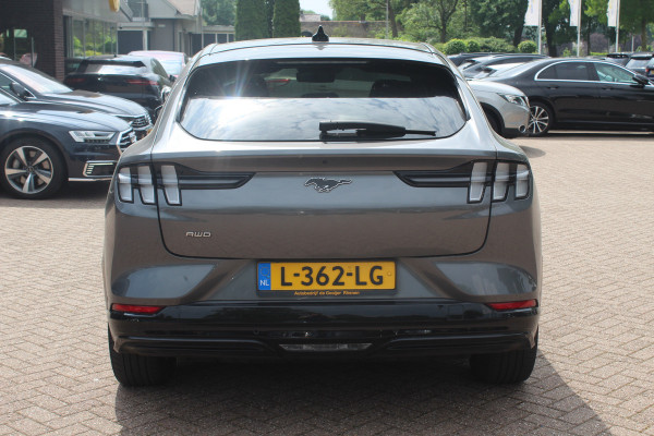 Ford Mustang Mach-E Extended First Edition AWD 98 kWh / SoH 94.9% / Trekhaak / Panoramadak / Camera / Leder / 19'' / B&O / Keyless / DAB / Dodehoek / ACC / Navigatie / Sfeerverlichting / Stoelverwarming