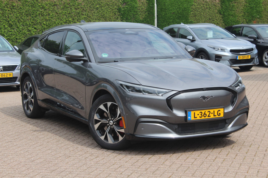 Ford Mustang Mach-E Extended First Edition AWD 98 kWh / SoH 94.9% / Trekhaak / Panoramadak / Camera / Leder / 19'' / B&O / Keyless / DAB / Dodehoek / ACC / Navigatie / Sfeerverlichting / Stoelverwarming