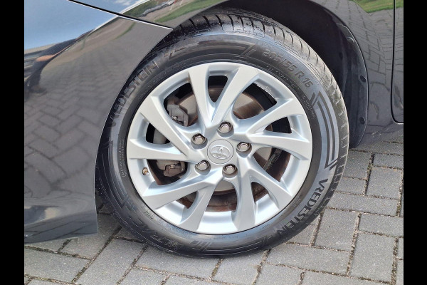 Toyota Auris 1.8 Hybrid Dynamic | Navigatie, 16 inch, Parkeercamera, Cruise control, Stuurbediening, Bluetooth