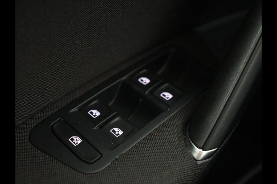 Volkswagen Golf 1.0 TSI Comfortline | Carplay | Adaptive cruise | Navigatie | Climate control | Parkeerhulp | Bluetooth