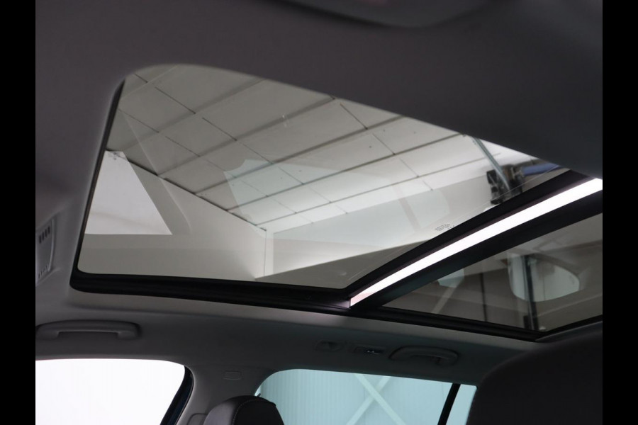 Škoda Superb 1.4 TSI iV Laurin & Klement | Panoramadak | Stoelventilatie | Leder | Camera | Trekhaak | Massage | Adaptive cruise | Virtual Cockpit | Canton Sound | Carplay | 19'' lichtmetalen velgen | PHEV
