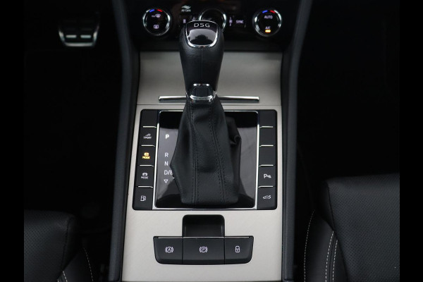 Škoda Superb 1.4 TSI iV Laurin & Klement | Panoramadak | Stoelventilatie | Leder | Camera | Trekhaak | Massage | Adaptive cruise | Virtual Cockpit | Canton Sound | Carplay | 19'' lichtmetalen velgen | PHEV