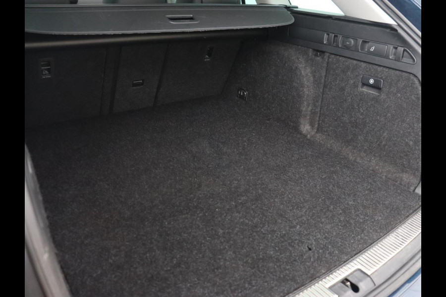 Škoda Superb 1.4 TSI iV Laurin & Klement | Panoramadak | Stoelventilatie | Leder | Camera | Trekhaak | Massage | Adaptive cruise | Virtual Cockpit | Canton Sound | Carplay | 19'' lichtmetalen velgen | PHEV