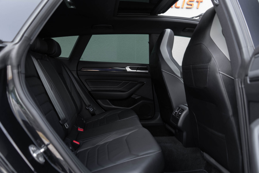 Volkswagen Arteon Shooting Brake 1.4 TSI eHybrid R-Line / Virtual Cockpit/ Head-up Display/ Adaptive Cruise Control/ Trekhaak/ Panoramadak/ 200kW (272PK)