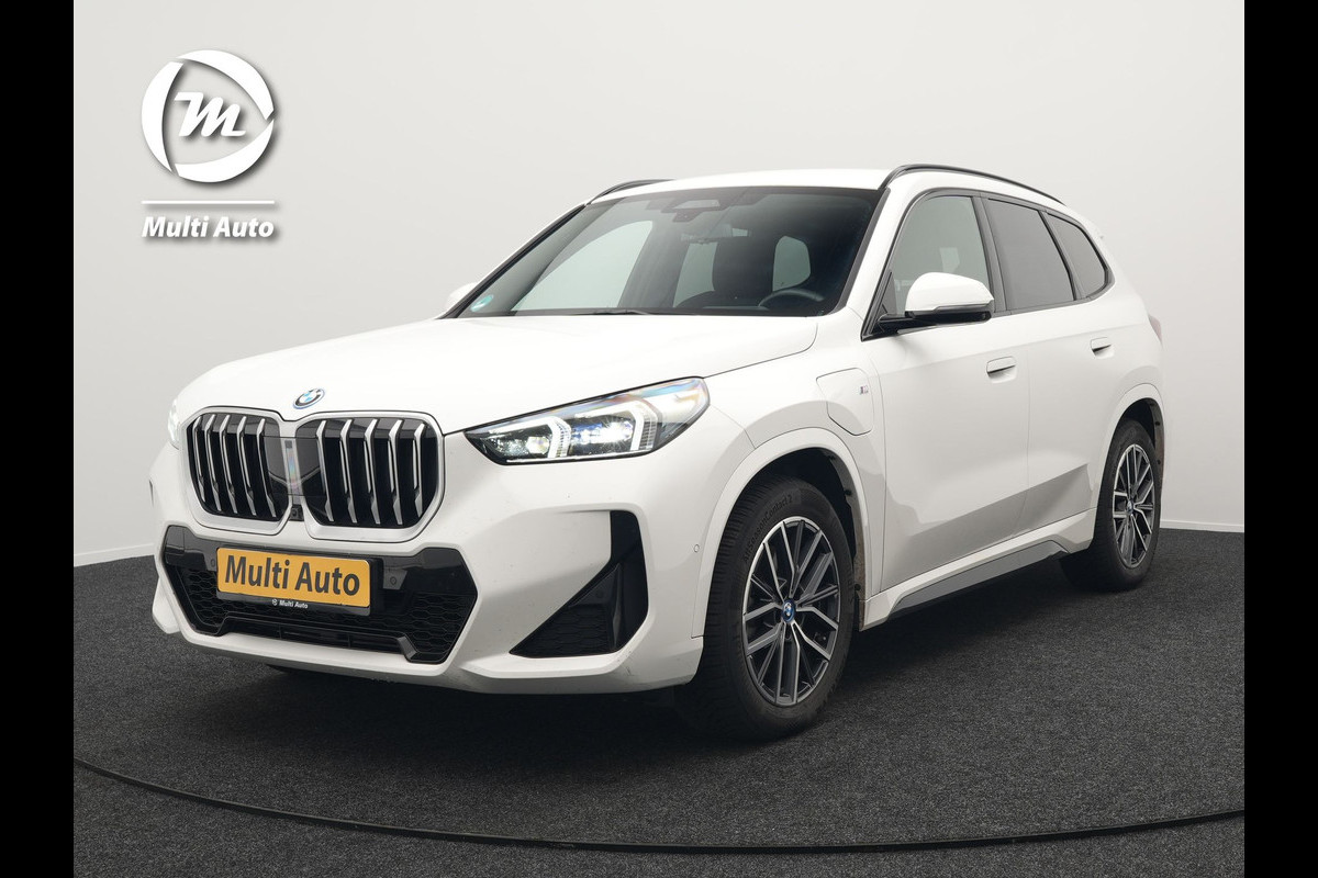 BMW X1 xDrive30e M Sport Plug In Hybrid 326pk Dealer O.H PHEV | Trekhaak Af Fabriek | Head Up | 360 Camera | Adaptive Cruise | Harman Kardon | Alcantara Sportstoelen Memory & Verwarmd | Apple Carplay | Navigatie | Sfeerverlichting |