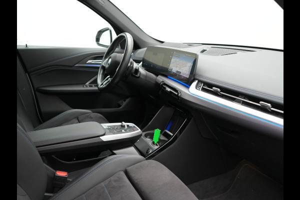 BMW X1 xDrive30e M Sport Plug In Hybrid 326pk Dealer O.H PHEV | Trekhaak Af Fabriek | Head Up | 360 Camera | Adaptive Cruise | Harman Kardon | Alcantara Sportstoelen Memory & Verwarmd | Apple Carplay | Navigatie | Sfeerverlichting |