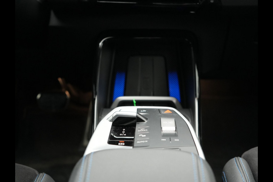 BMW X1 xDrive30e M Sport Plug In Hybrid 326pk Dealer O.H PHEV | Trekhaak Af Fabriek | Head Up | 360 Camera | Adaptive Cruise | Harman Kardon | Alcantara Sportstoelen Memory & Verwarmd | Apple Carplay | Navigatie | Sfeerverlichting |