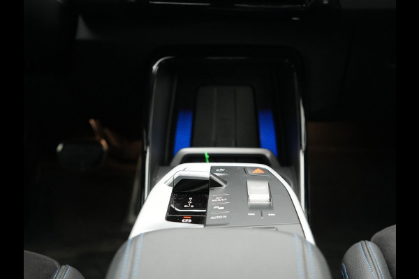 BMW X1 xDrive30e M Sport Plug In Hybrid 326pk Dealer O.H PHEV | Trekhaak Af Fabriek | Head Up | 360 Camera | Adaptive Cruise | Harman Kardon | Alcantara Sportstoelen Memory & Verwarmd | Apple Carplay | Navigatie | Sfeerverlichting |