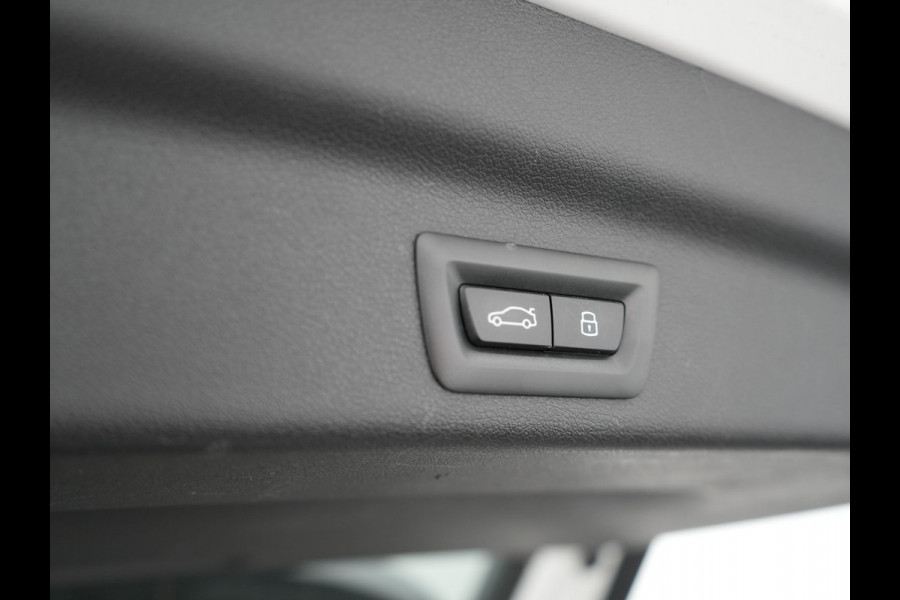 BMW X1 xDrive30e M Sport Plug In Hybrid 326pk Dealer O.H PHEV | Trekhaak Af Fabriek | Head Up | 360 Camera | Adaptive Cruise | Harman Kardon | Alcantara Sportstoelen Memory & Verwarmd | Apple Carplay | Navigatie | Sfeerverlichting |