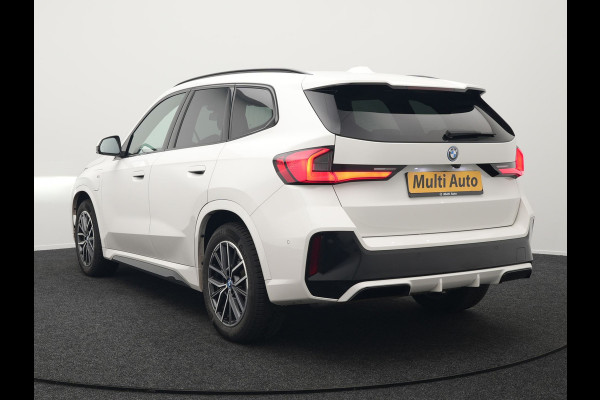 BMW X1 xDrive30e M Sport Plug In Hybrid 326pk Dealer O.H PHEV | Trekhaak Af Fabriek | Head Up | 360 Camera | Adaptive Cruise | Harman Kardon | Alcantara Sportstoelen Memory & Verwarmd | Apple Carplay | Navigatie | Sfeerverlichting |