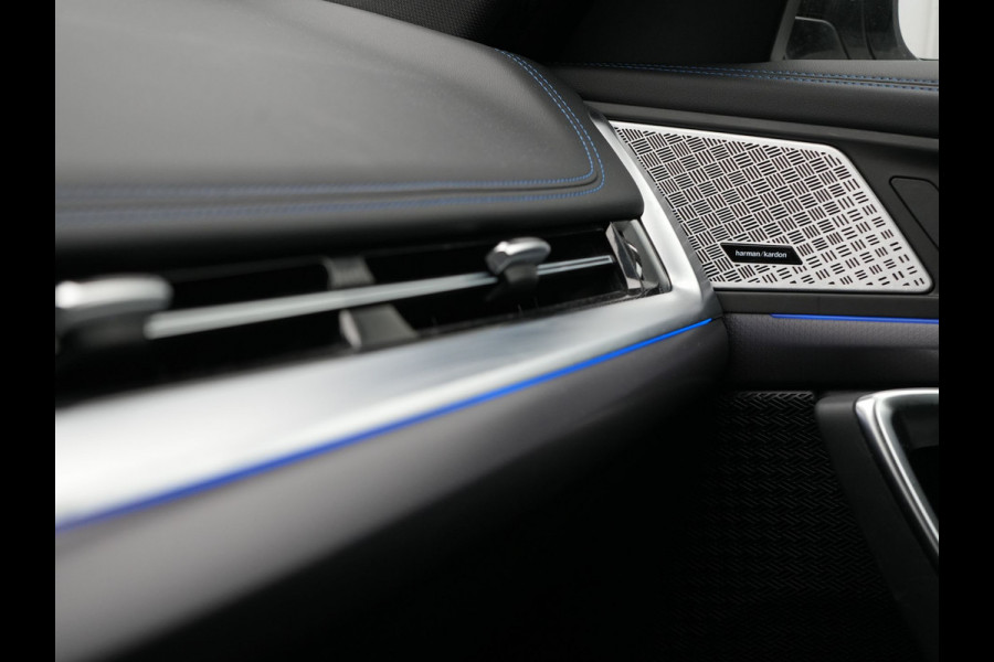 BMW X1 xDrive30e M Sport Plug In Hybrid 326pk Dealer O.H PHEV | Trekhaak Af Fabriek | Head Up | 360 Camera | Adaptive Cruise | Harman Kardon | Alcantara Sportstoelen Memory & Verwarmd | Apple Carplay | Navigatie | Sfeerverlichting |
