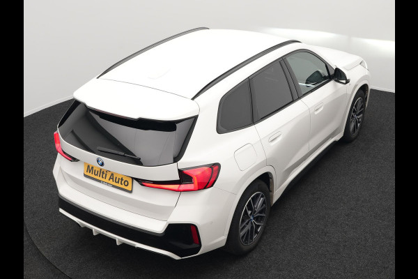 BMW X1 xDrive30e M Sport Plug In Hybrid 326pk Dealer O.H PHEV | Trekhaak Af Fabriek | Head Up | 360 Camera | Adaptive Cruise | Harman Kardon | Alcantara Sportstoelen Memory & Verwarmd | Apple Carplay | Navigatie | Sfeerverlichting |