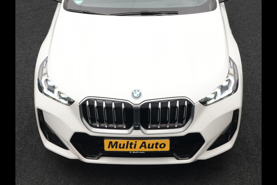 BMW X1 xDrive30e M Sport Plug In Hybrid 326pk Dealer O.H PHEV | Trekhaak Af Fabriek | Head Up | 360 Camera | Adaptive Cruise | Harman Kardon | Alcantara Sportstoelen Memory & Verwarmd | Apple Carplay | Navigatie | Sfeerverlichting |