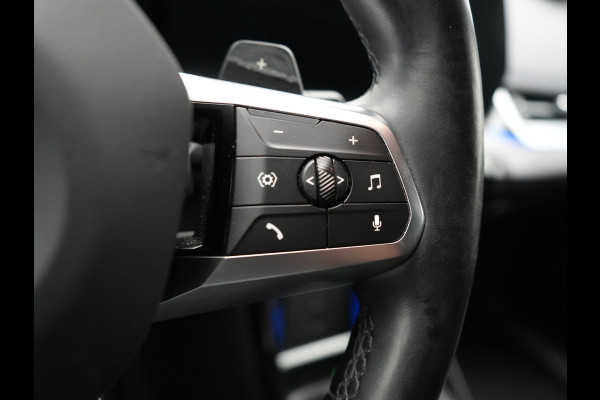 BMW X1 xDrive30e M Sport Plug In Hybrid 326pk Dealer O.H PHEV | Trekhaak Af Fabriek | Head Up | 360 Camera | Adaptive Cruise | Harman Kardon | Alcantara Sportstoelen Memory & Verwarmd | Apple Carplay | Navigatie | Sfeerverlichting |