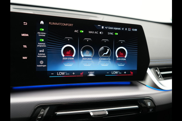 BMW X1 xDrive30e M Sport Plug In Hybrid 326pk Dealer O.H PHEV | Trekhaak Af Fabriek | Head Up | 360 Camera | Adaptive Cruise | Harman Kardon | Alcantara Sportstoelen Memory & Verwarmd | Apple Carplay | Navigatie | Sfeerverlichting |