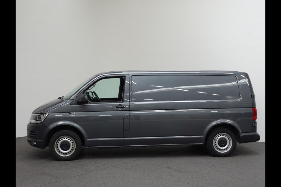 Volkswagen Transporter 150pk automaat L2 Comfortline Executive + Trekhaak Navigatie Apple Carplay Sortimo inbouw Euro6 2-zits