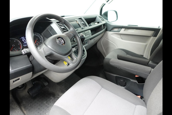 Volkswagen Transporter 150pk automaat L2 Comfortline Executive + Trekhaak Navigatie Apple Carplay Sortimo inbouw Euro6 2-zits