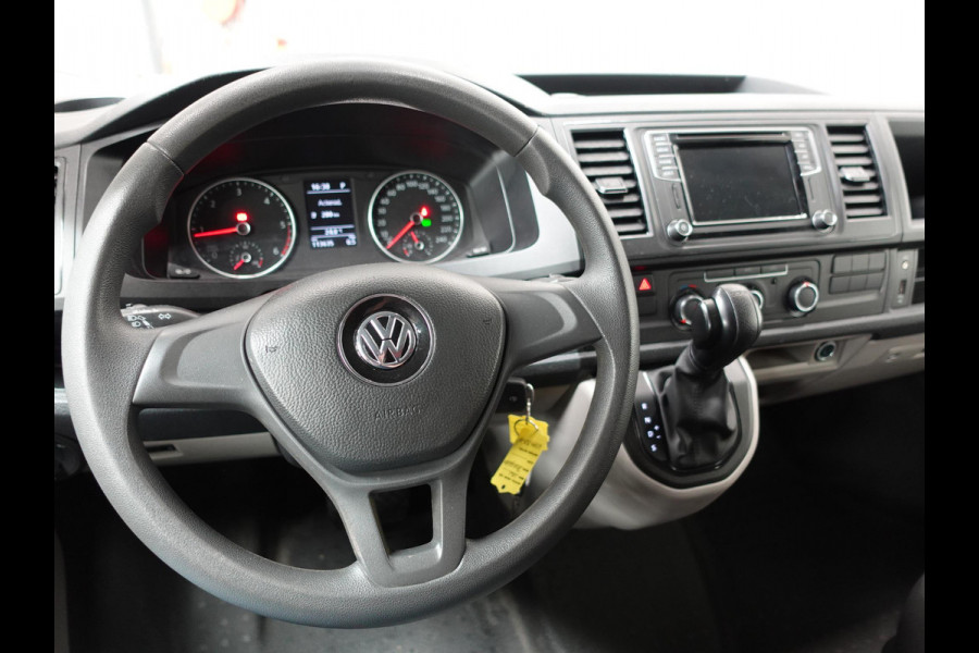 Volkswagen Transporter 150pk automaat L2 Comfortline Executive + Trekhaak Navigatie Apple Carplay Sortimo inbouw Euro6 2-zits