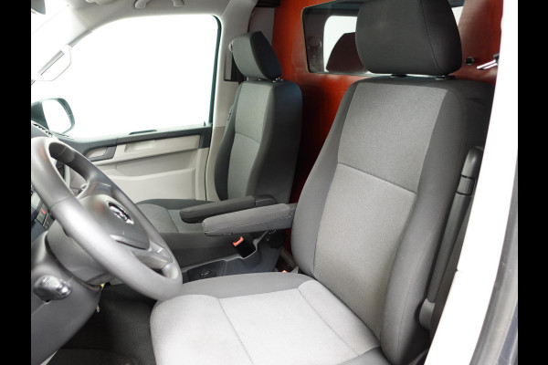 Volkswagen Transporter 150pk automaat L2 Comfortline Executive + Trekhaak Navigatie Apple Carplay Sortimo inbouw Euro6 2-zits