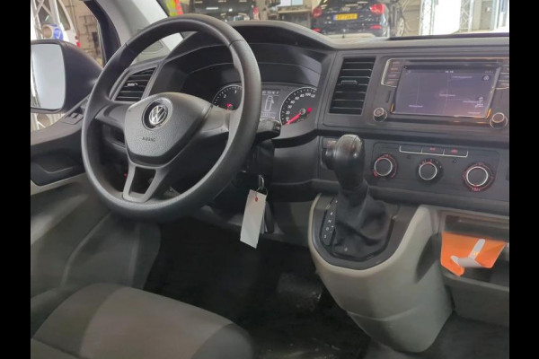 Volkswagen Transporter 150pk automaat L2 Comfortline Executive + Trekhaak Navigatie Apple Carplay Sortimo inbouw Euro6 2-zits