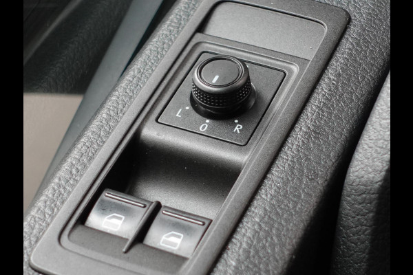 Volkswagen Transporter 150pk automaat L2 Comfortline Executive + Trekhaak Navigatie Apple Carplay Sortimo inbouw Euro6 2-zits