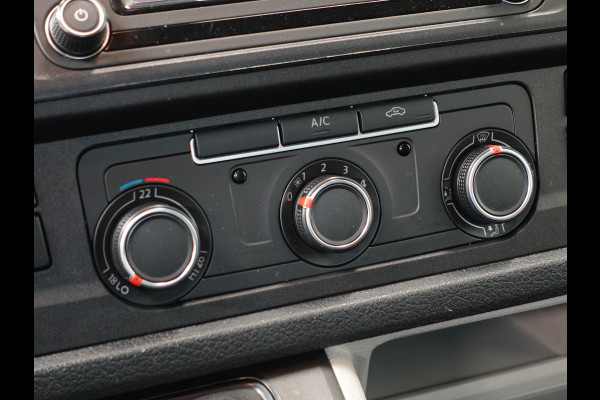 Volkswagen Transporter 150pk automaat L2 Comfortline Executive + Trekhaak Navigatie Apple Carplay Sortimo inbouw Euro6 2-zits