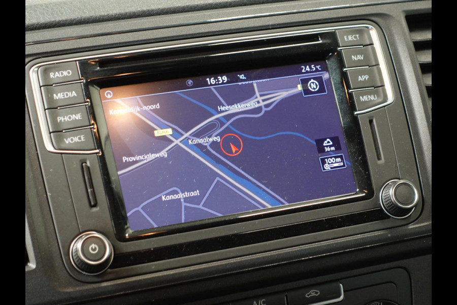 Volkswagen Transporter 150pk automaat L2 Comfortline Executive + Trekhaak Navigatie Apple Carplay Sortimo inbouw Euro6 2-zits