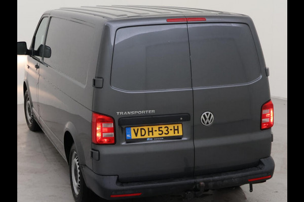 Volkswagen Transporter 150pk automaat L2 Comfortline Executive + Trekhaak Navigatie Apple Carplay Sortimo inbouw Euro6 2-zits