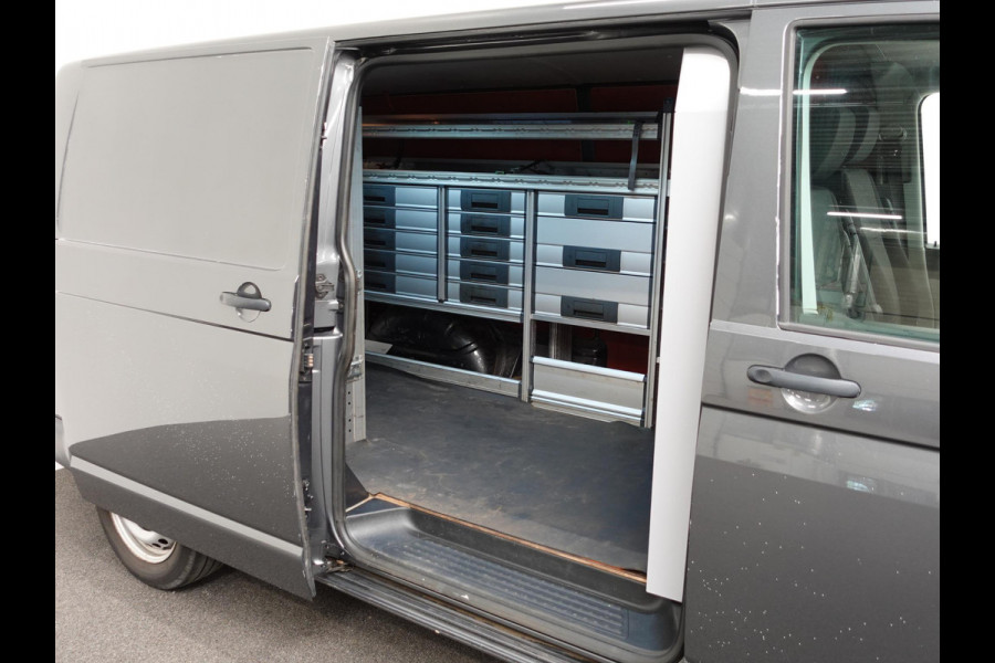 Volkswagen Transporter 150pk automaat L2 Comfortline Executive + Trekhaak Navigatie Apple Carplay Sortimo inbouw Euro6 2-zits