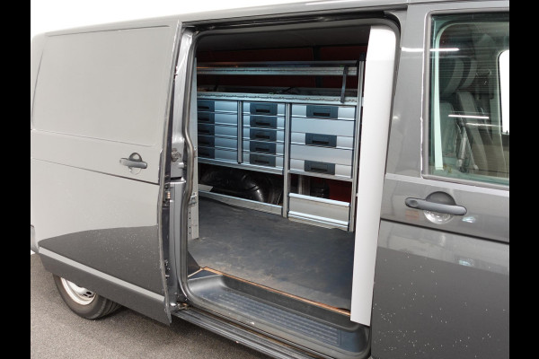 Volkswagen Transporter 150pk automaat L2 Comfortline Executive + Trekhaak Navigatie Apple Carplay Sortimo inbouw Euro6 2-zits