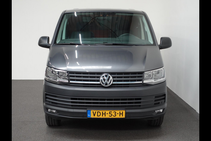 Volkswagen Transporter 150pk automaat L2 Comfortline Executive + Trekhaak Navigatie Apple Carplay Sortimo inbouw Euro6 2-zits