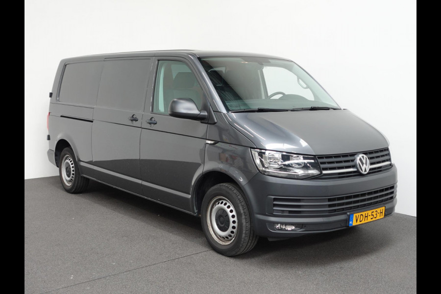 Volkswagen Transporter 150pk automaat L2 Comfortline Executive + Trekhaak Navigatie Apple Carplay Sortimo inbouw Euro6 2-zits