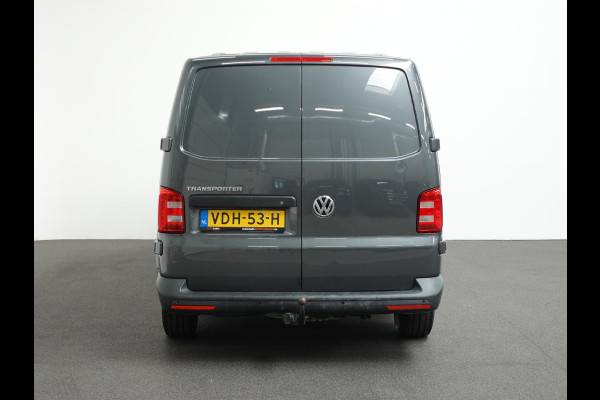 Volkswagen Transporter 150pk automaat L2 Comfortline Executive + Trekhaak Navigatie Apple Carplay Sortimo inbouw Euro6 2-zits