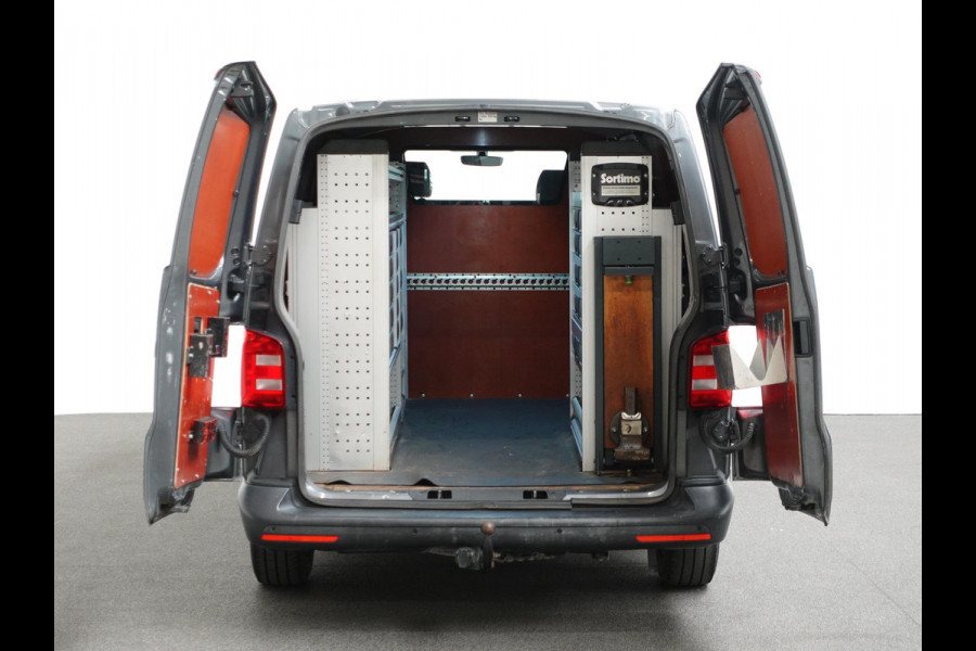 Volkswagen Transporter 150pk automaat L2 Comfortline Executive + Trekhaak Navigatie Apple Carplay Sortimo inbouw Euro6 2-zits