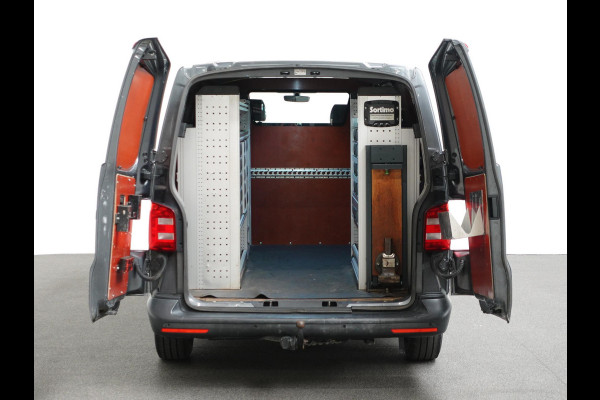 Volkswagen Transporter 150pk automaat L2 Comfortline Executive + Trekhaak Navigatie Apple Carplay Sortimo inbouw Euro6 2-zits