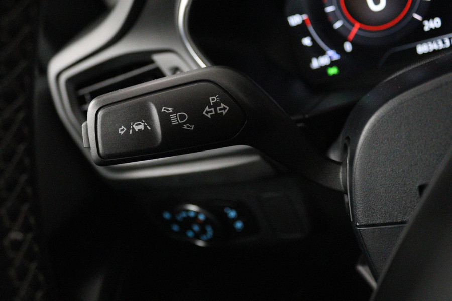 Ford Focus 1.0 EcoBoost Titanium X Business (PARKEERSENSOREN, ACHTERUITRIJCAMERA, CRUISE CONTROL, NAVIGATIE, LANE-ASSIST)