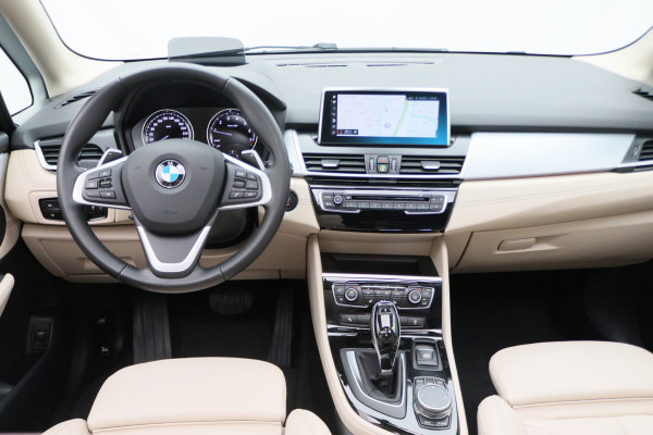 BMW 2 Serie Active Tourer 220i High Executive Automaat Panoramadak, Leer, Head-Up, Camera, Navigatie, LED