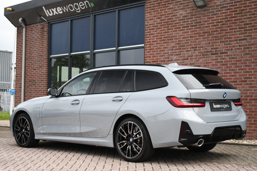 BMW 3 Serie Touring 330e xDrive M-Sport Pano ACC Trekh HUD HiFi Leder Brooklyngrau!
