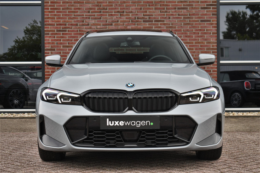 BMW 3 Serie Touring 330e xDrive M-Sport Pano ACC Trekh HUD HiFi Leder Brooklyngrau!