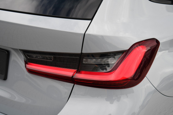 BMW 3 Serie Touring 330e xDrive M-Sport Pano ACC Trekh HUD HiFi Leder Brooklyngrau!
