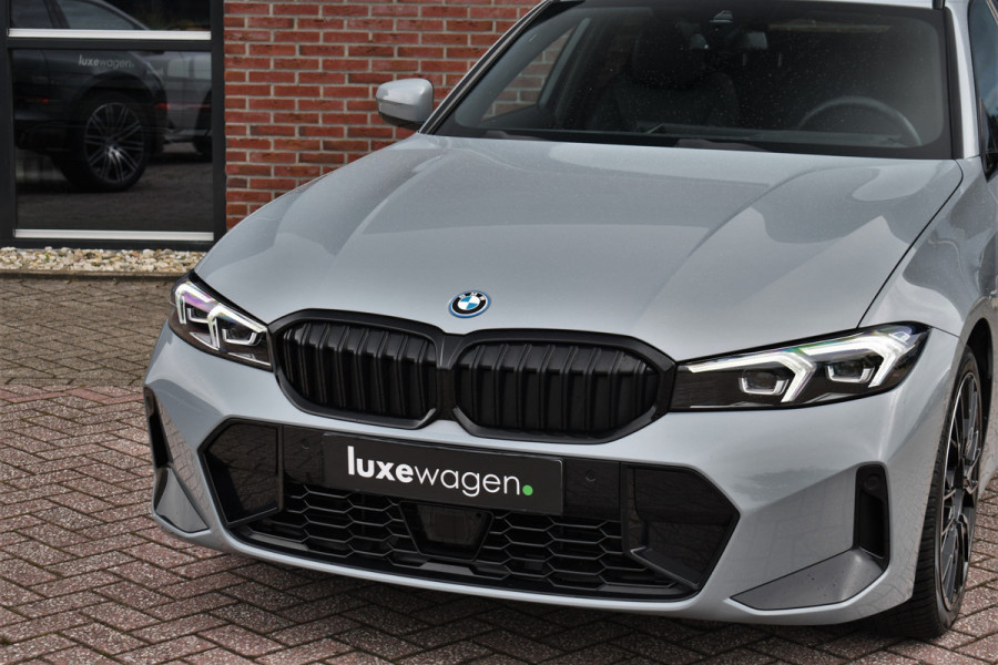 BMW 3 Serie Touring 330e xDrive M-Sport Pano ACC Trekh HUD HiFi Leder Brooklyngrau!