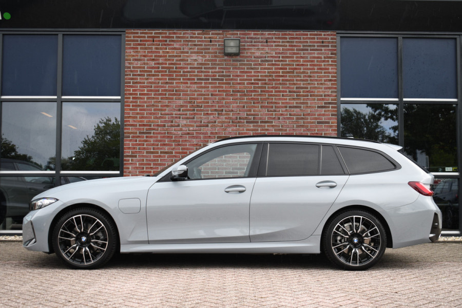 BMW 3 Serie Touring 330e xDrive M-Sport Pano ACC Trekh HUD HiFi Leder Brooklyngrau!